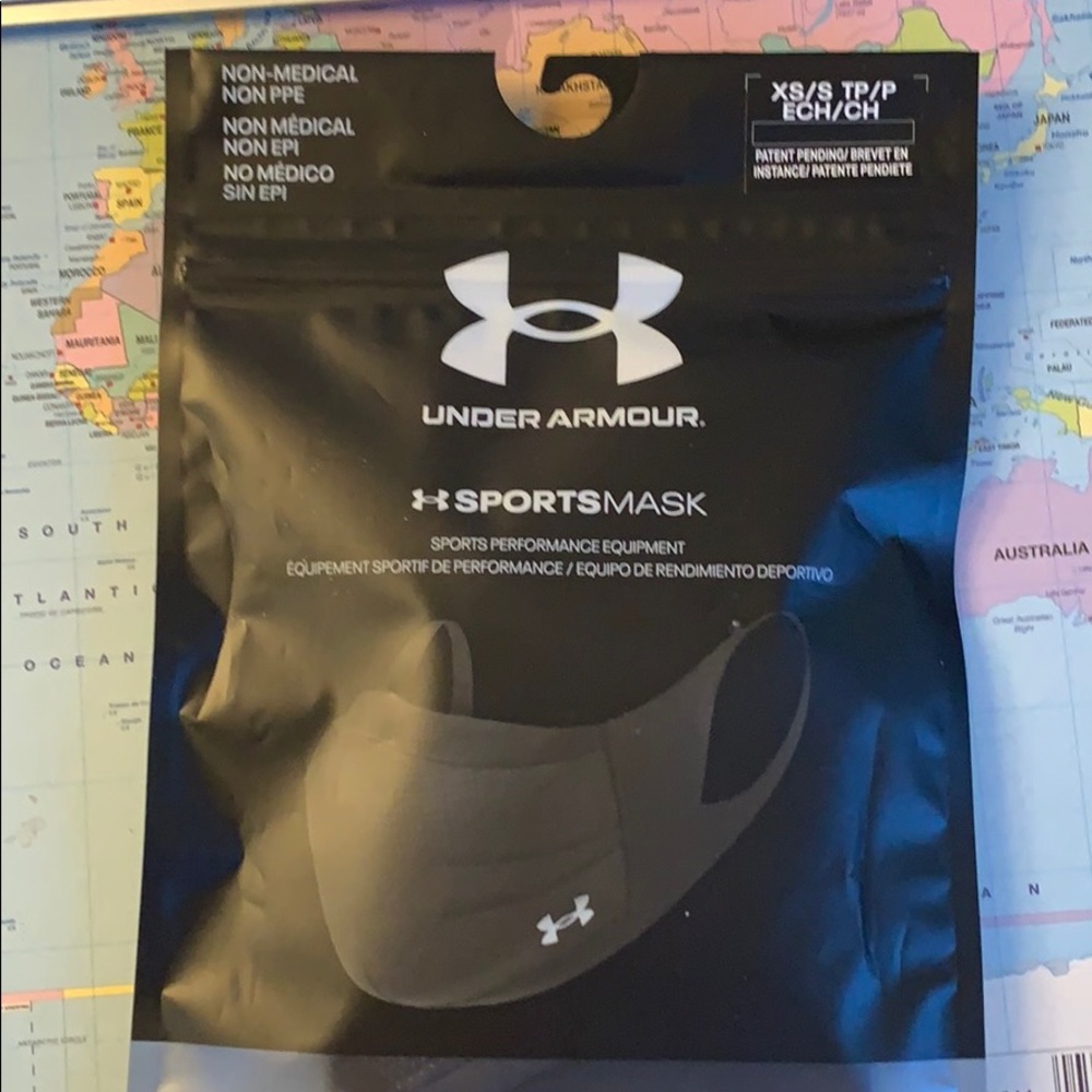 Under Armour Sports Mask XS black BNWT
